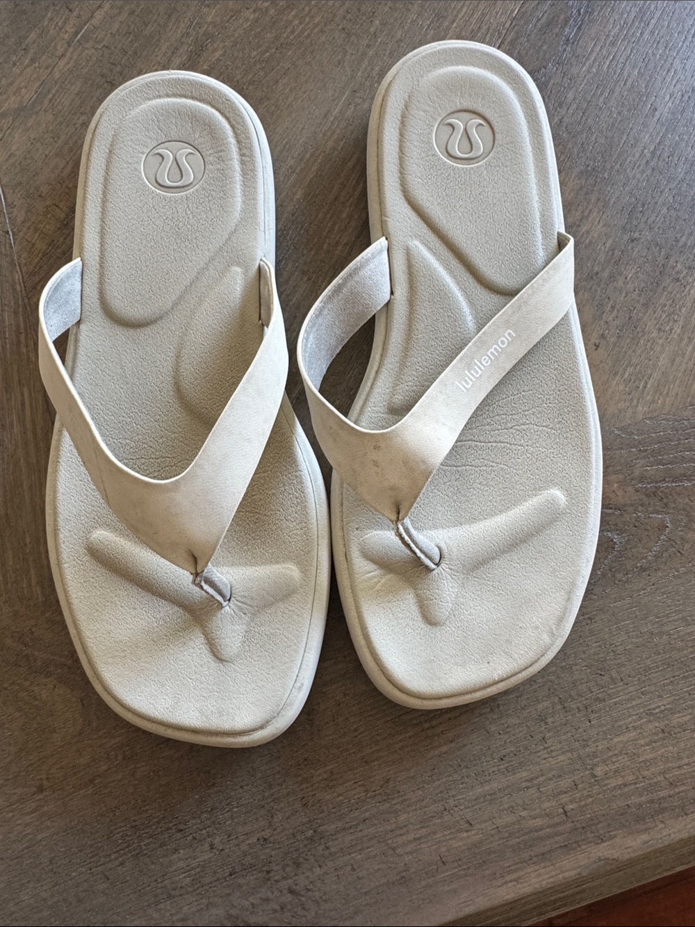 lululemon athletica Cream/Tan Women's Cushioned Flip Flop Sandals